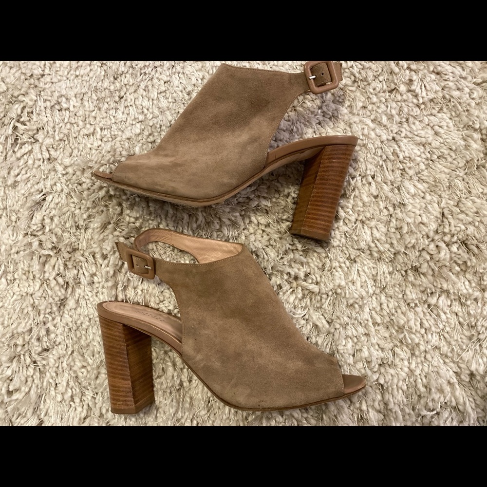 Barney’s New York tan sandals size 39